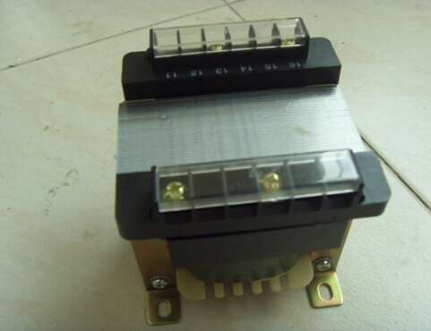 ����׃����